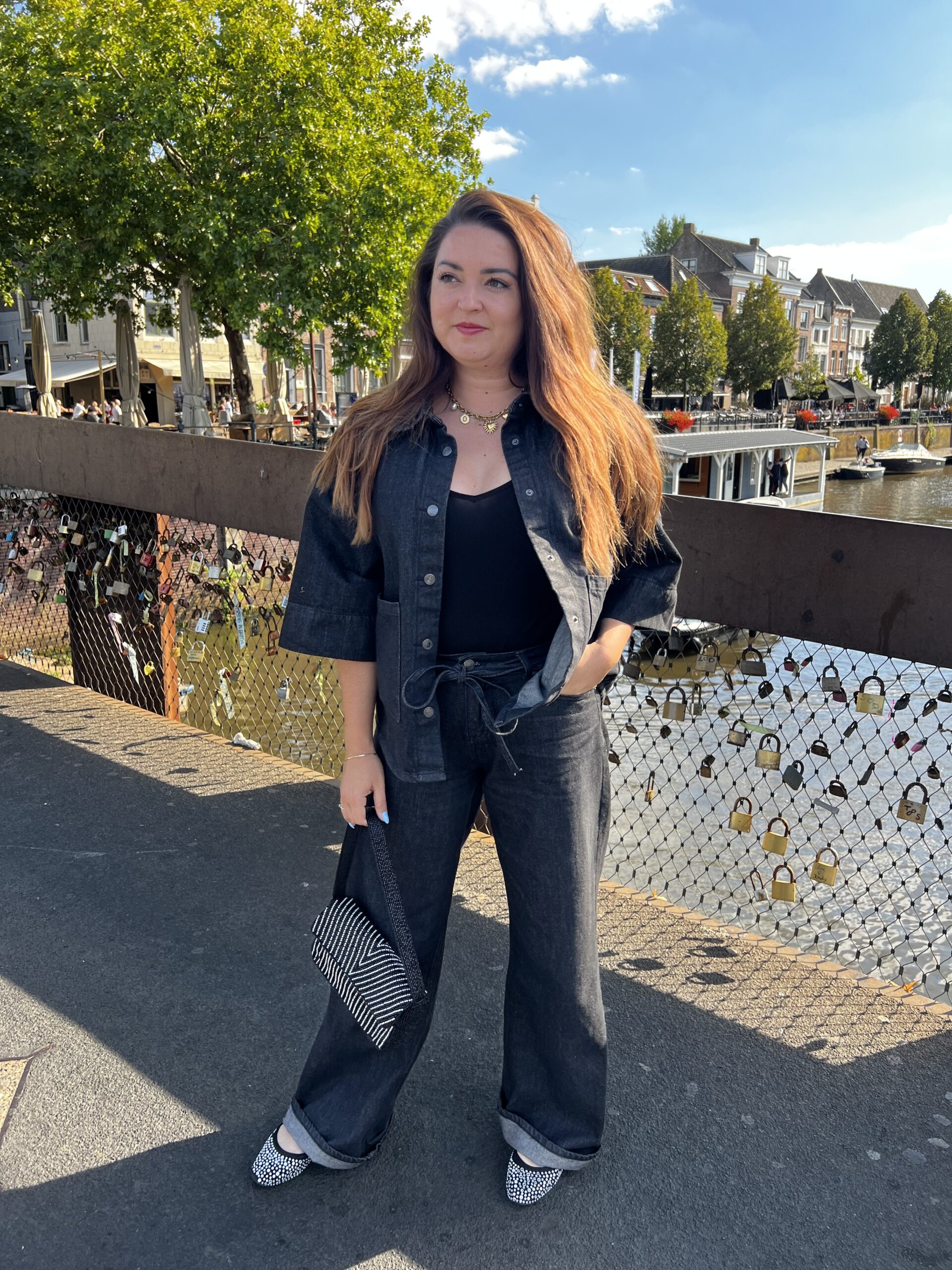 Sisters Point Olea jacket met Onea jeans
