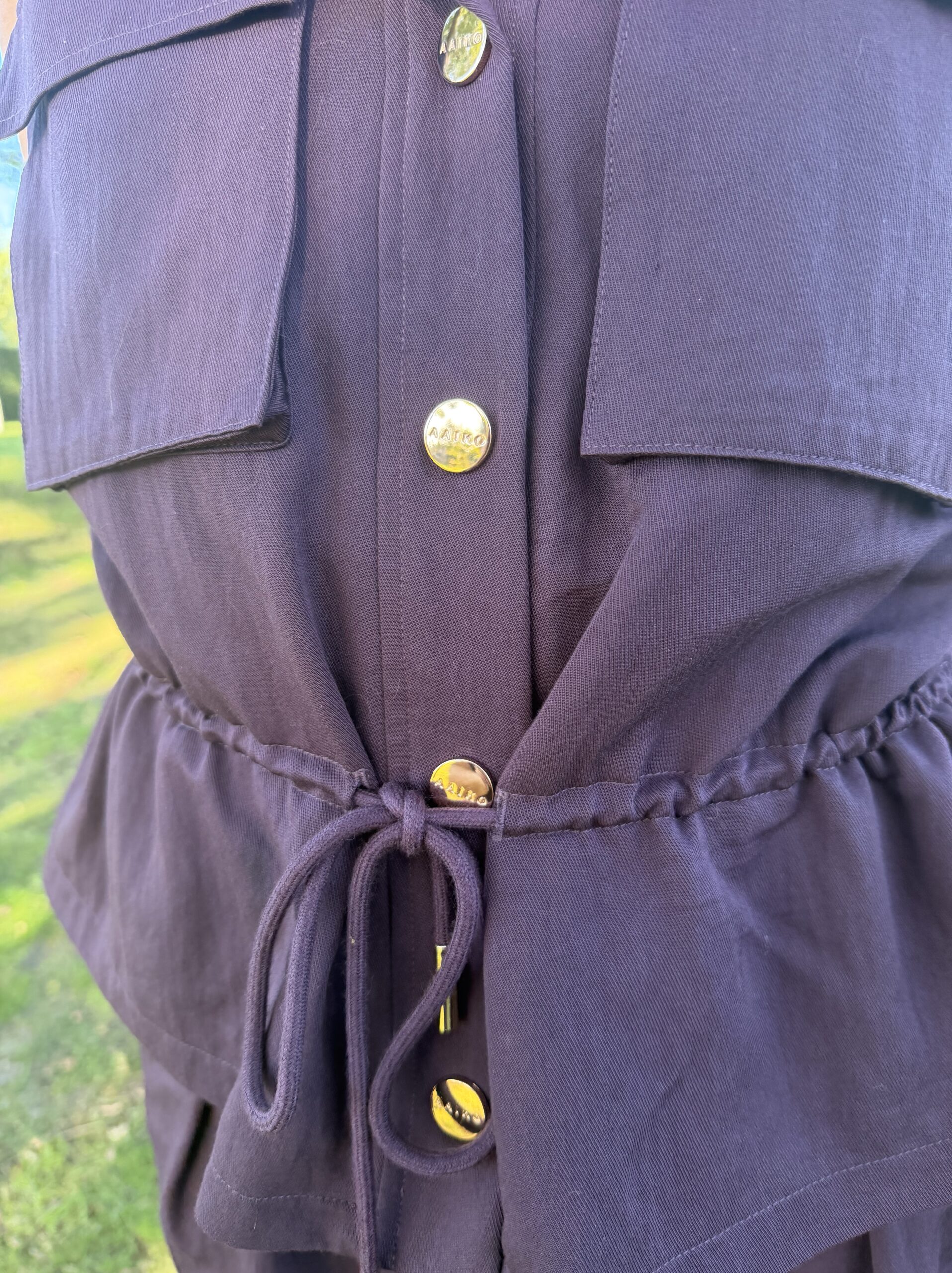 Aaiko Lena gilet paars knopen en strik details