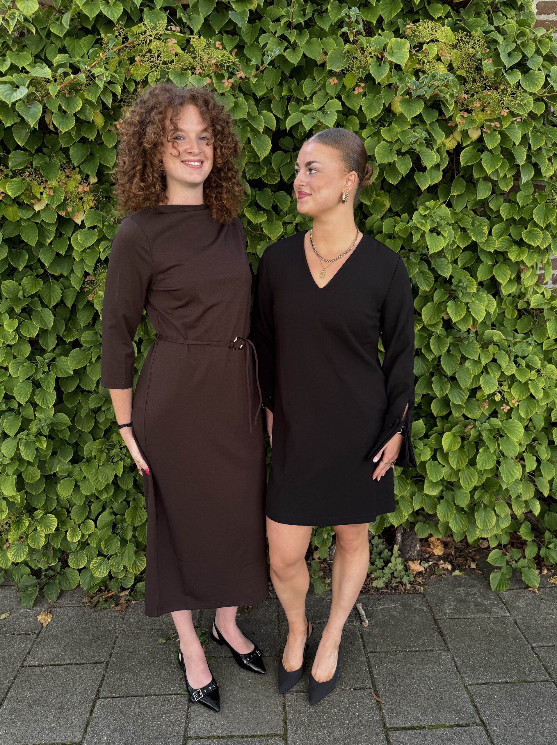 Freebird Devoted Midi Jurk - Dark Chocolate samen met Darling Wijde Mouw Jurk