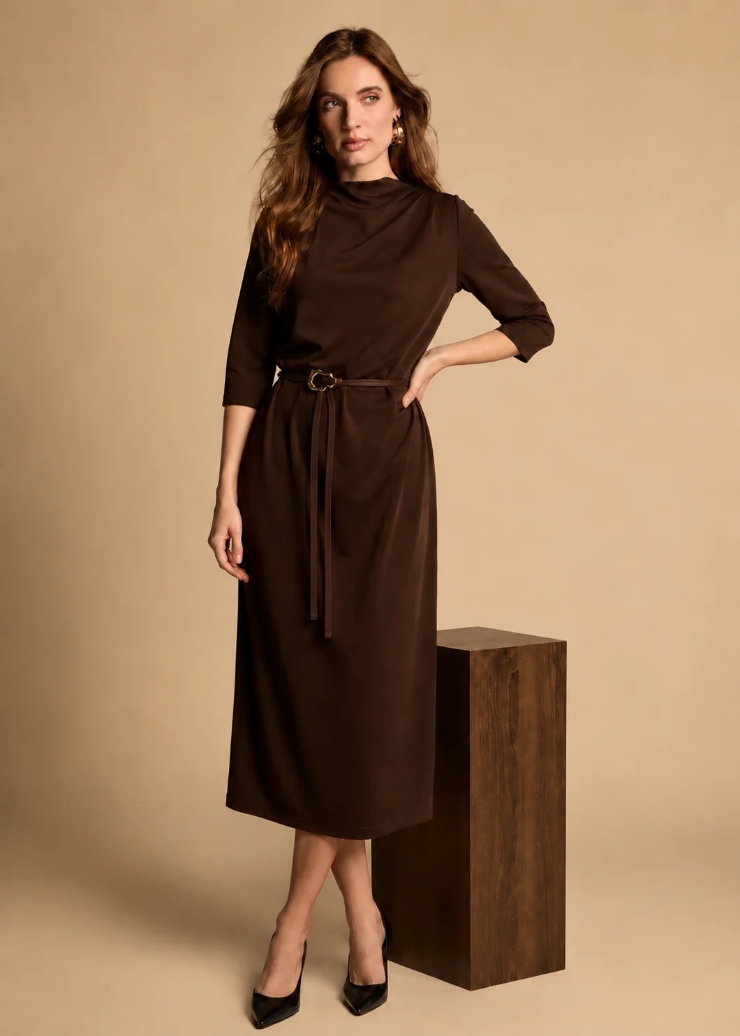 Freebird Devoted Midi Jurk - Dark Chocolate volledige outfit
