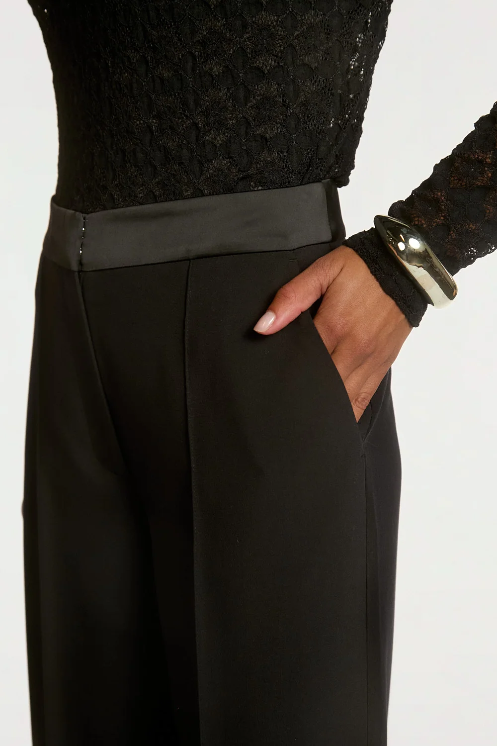 Aaiko Lumiere broek zwart satijn details