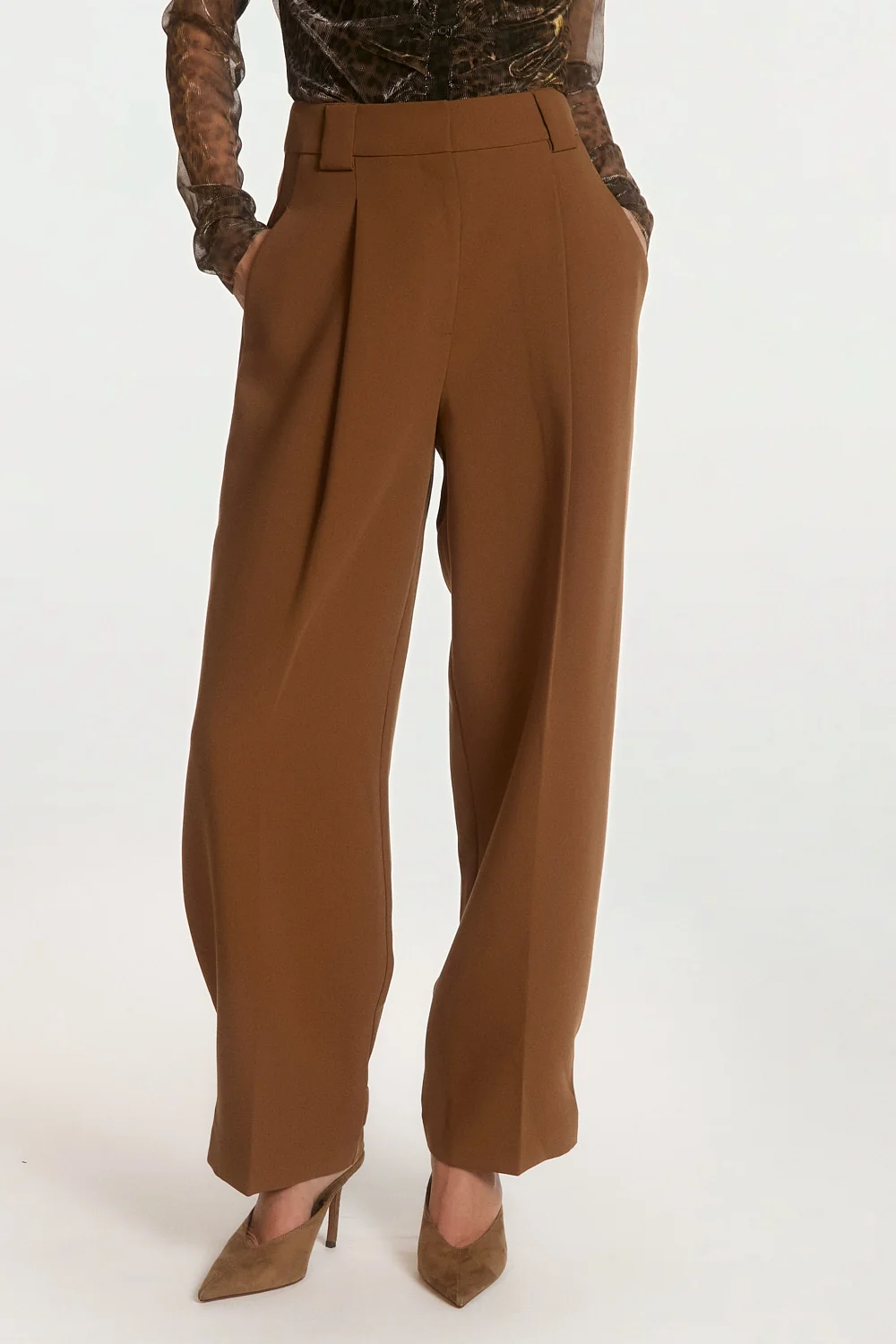Aaiko Lynn broek bruin close-up