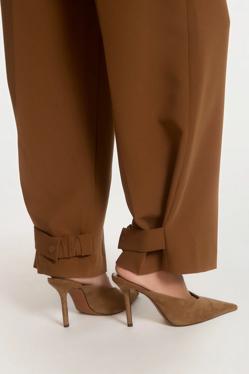 Aaiko Lynn broek bruin details achterkant