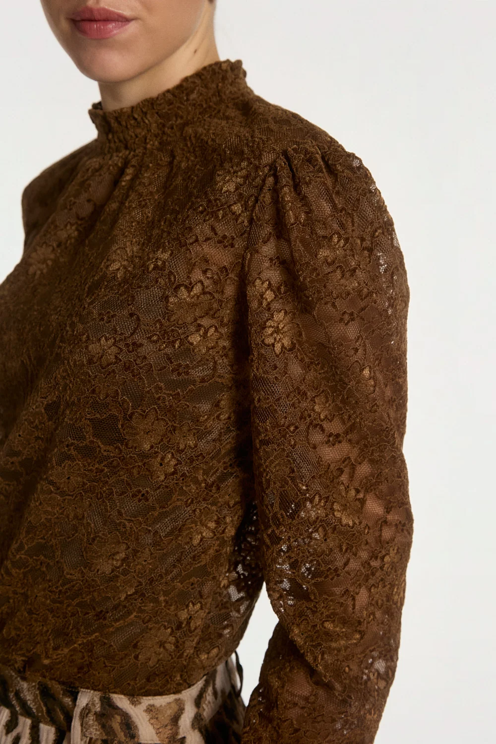 Aaiko Tory lace top bruin close-up details