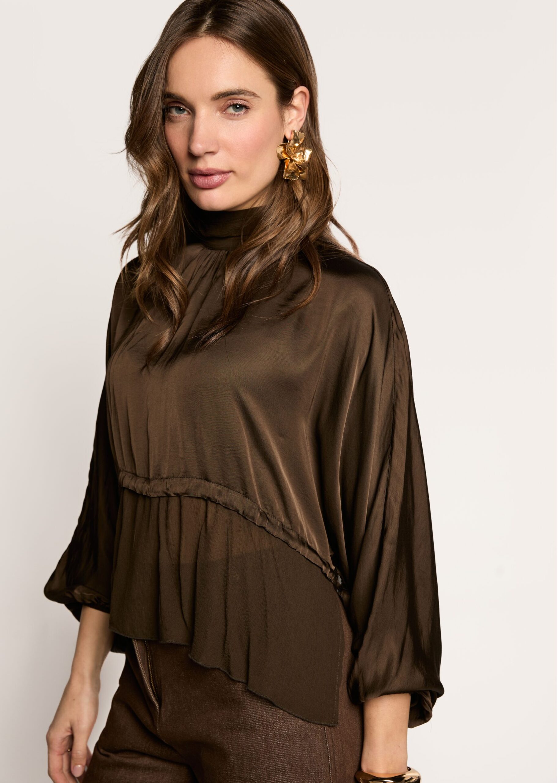 Freebird Bibiana Layered Blouse, donkerbruin, close-up gelaagde blouse