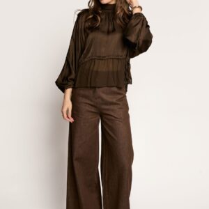 Freebird Bibiana Layered Blouse, donkerbruin, gehele outfit met bruine broek
