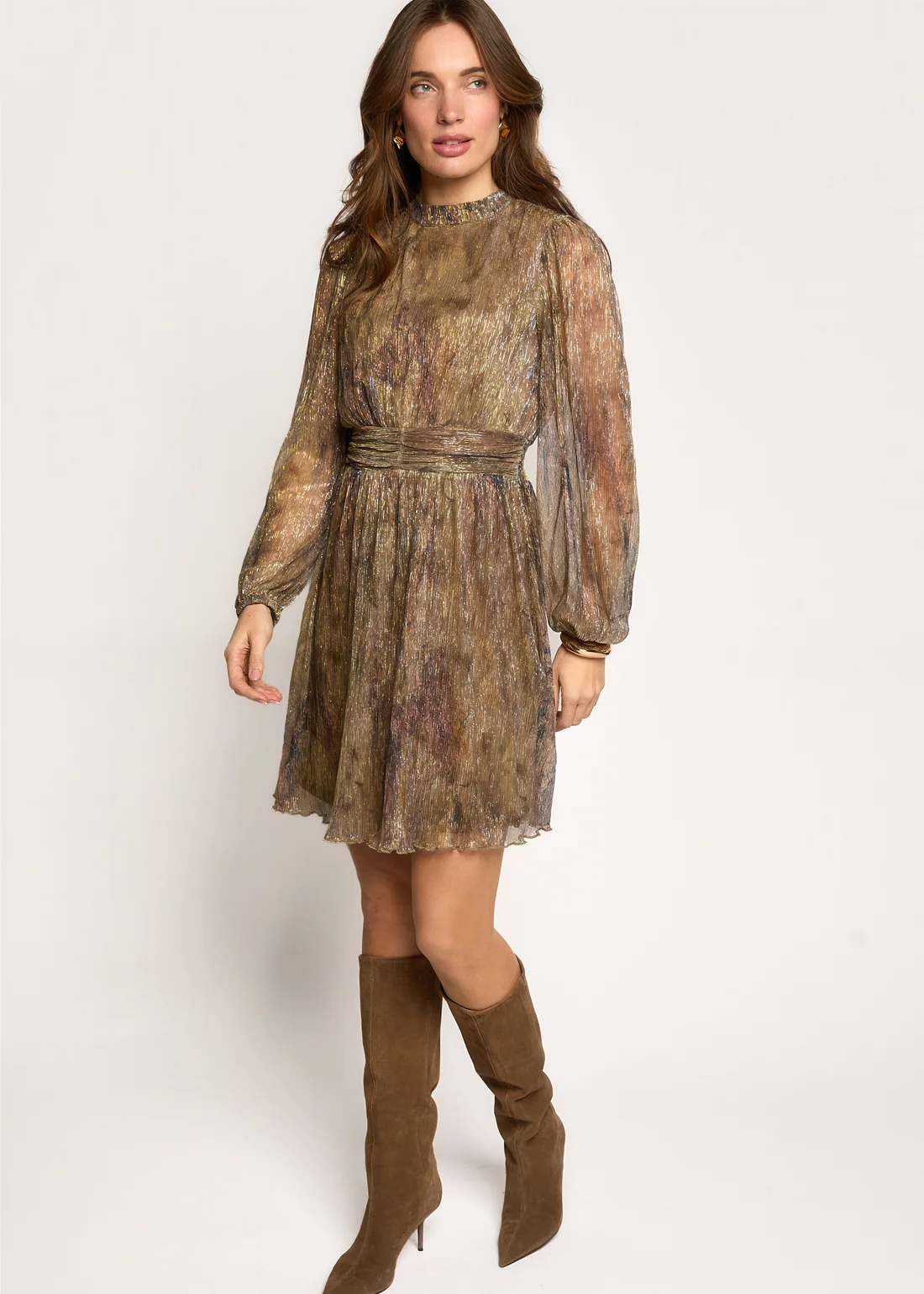 Freebird Dalea Plisse Jurk - Glitter Caramel volledige outfit